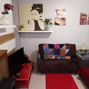 Appartement Familial Pour 1,2,3,4 Personnes De 42m2-accessible Handic -rez De Chaussee-vues Sur Rue Et Patio Prive - Sejour,chambre Separee,cuisine,salle De Bain,lit Double Et Canape-lit 2pers-entree De La Rue Berzelius-5 Minutes Du Metro Brochant-lig